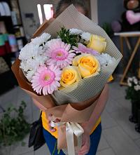 Букет цветов из:  Герберы, Розы и Хризантемы в Трехгорном