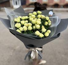 Букет Белые кустовые розы Солинеро в Трехгорном