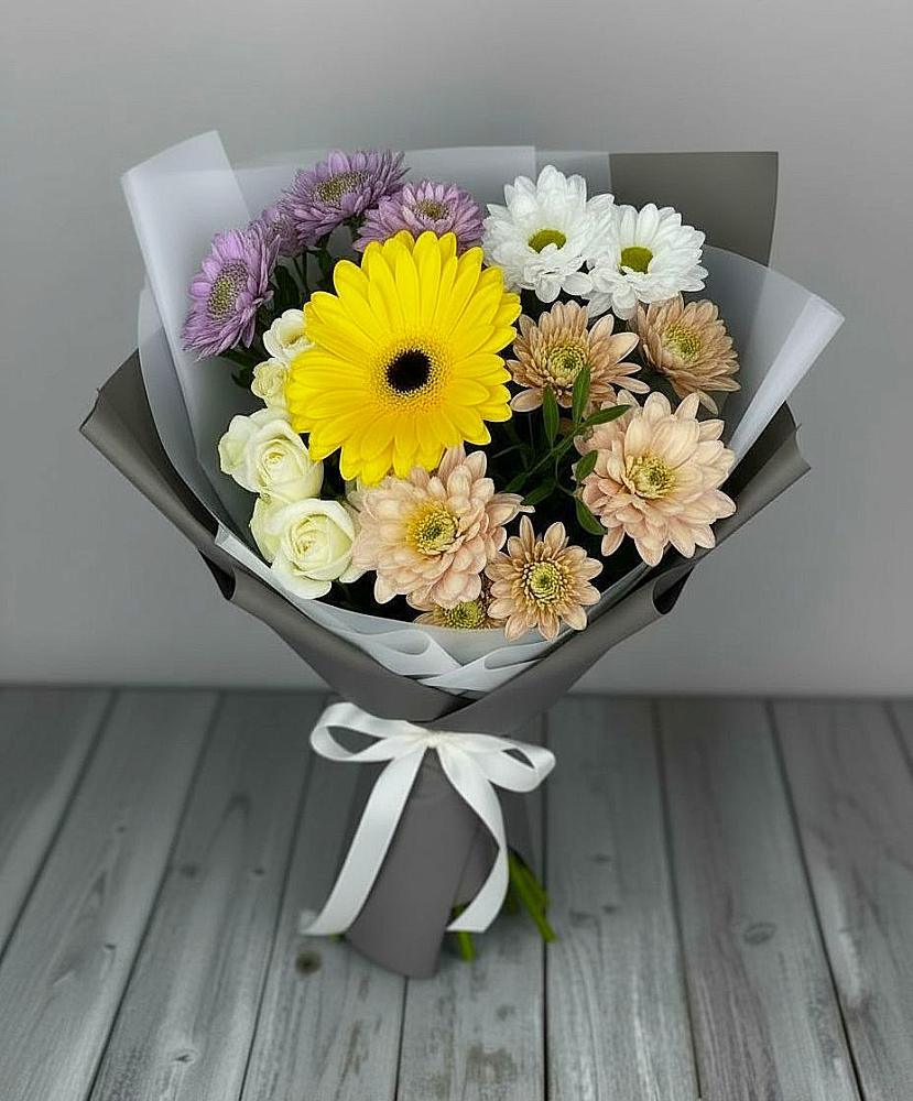 Букет цветов из: Розы, Герберы и Хризантемы в Трехгорном
