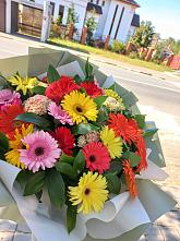 Букет цветов из:  Герберы #REPLACE_PRED# Трехгорном