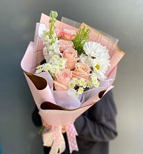 Букет цветов из:  Хризантемы и Розы в Трехгорном