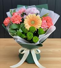 Букет цветов из:  Гвоздики, Розы, Герберы и Хризантемы в Трехгорном