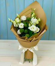 Букет цветов из:  Хризантемы и Лизиантусы в Трехгорном