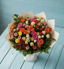 Букет Микс из разноцветных кустовых роз в Трехгорном